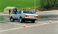 Удержание АТС при совершении скоростных маневров и особенности вождения на различных видах дорожного покрытия.